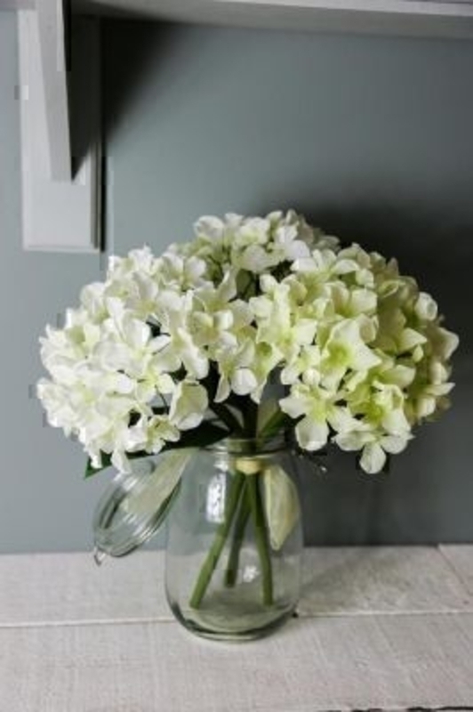 Vase not included. Bouquet of 3 Cream Artificial Hydrangeas by Bloomsbury. Tied together with a simple organza Bow. 3 Stems of Artificial flowers and foliage. Can also be called silk flowers the quality of these artificial flowers by Bloomsbury is secon